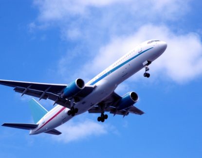 plane flying 001 415x325 » Tujuan Wisata Termahal di Dunia, Bikin Harus Ajukan Pinjaman