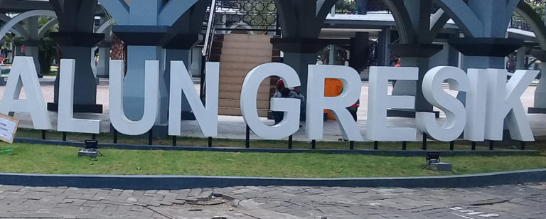 alun alun kota gresik 768x308 » Beragam Wisata Tradisi di Gresik yang Wajib Anda Kunjungi